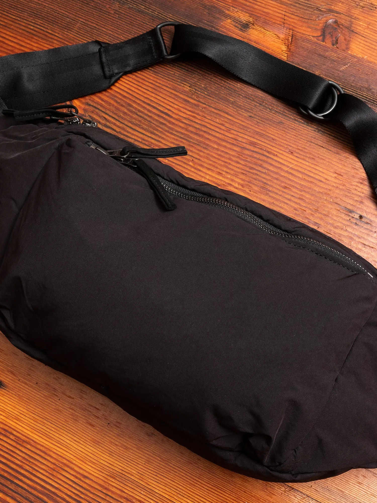 Cramshell Shoulder Bag in Black