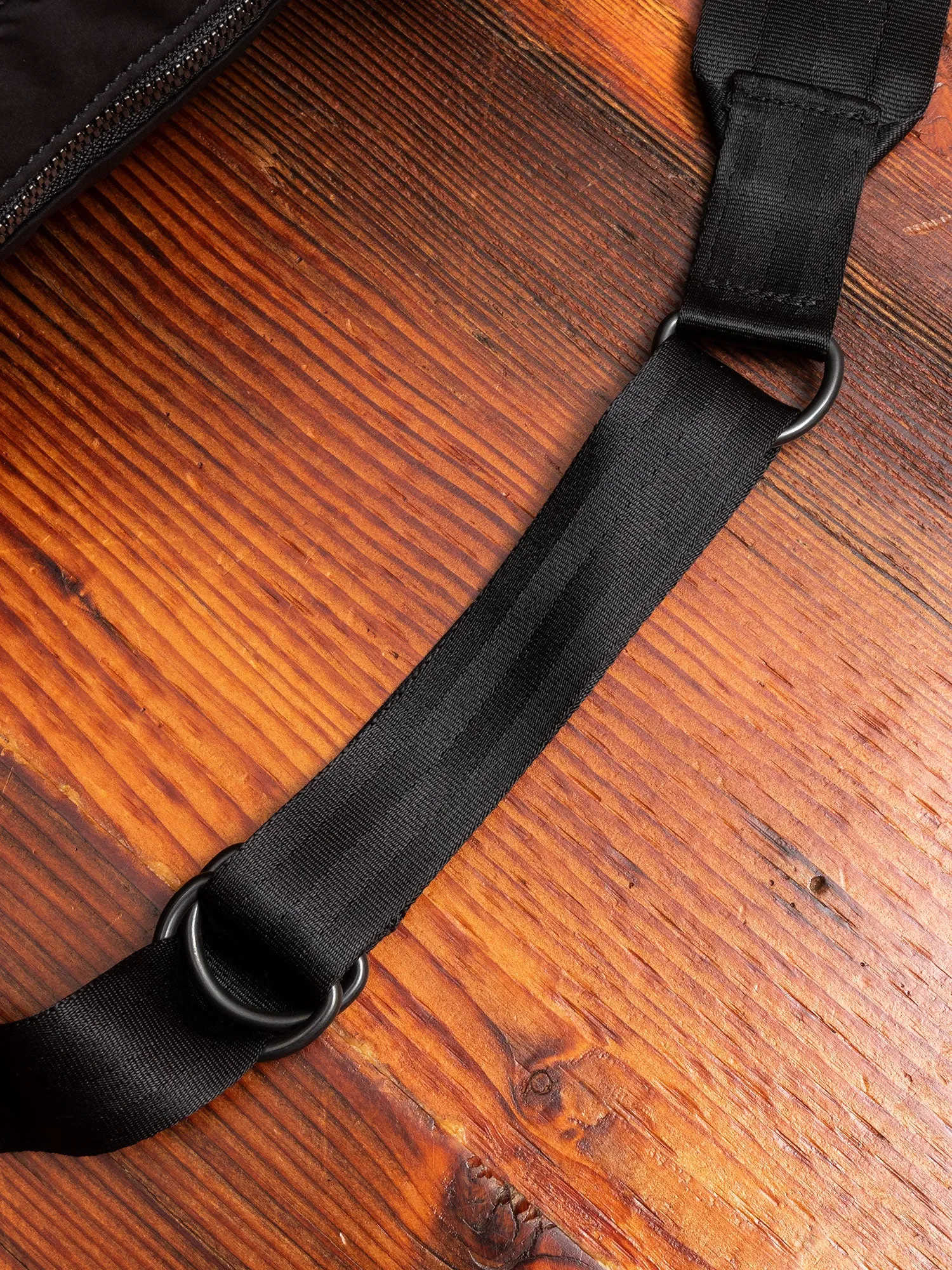 Cramshell Shoulder Bag in Black