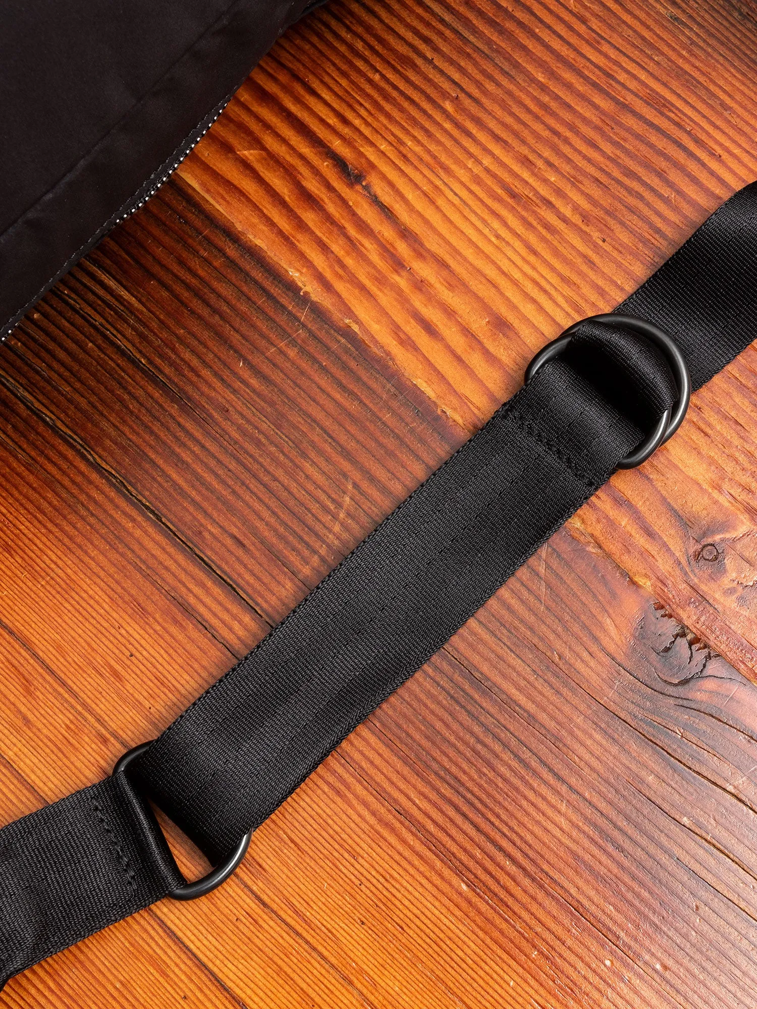 Cramshell Shoulder Bag in Black