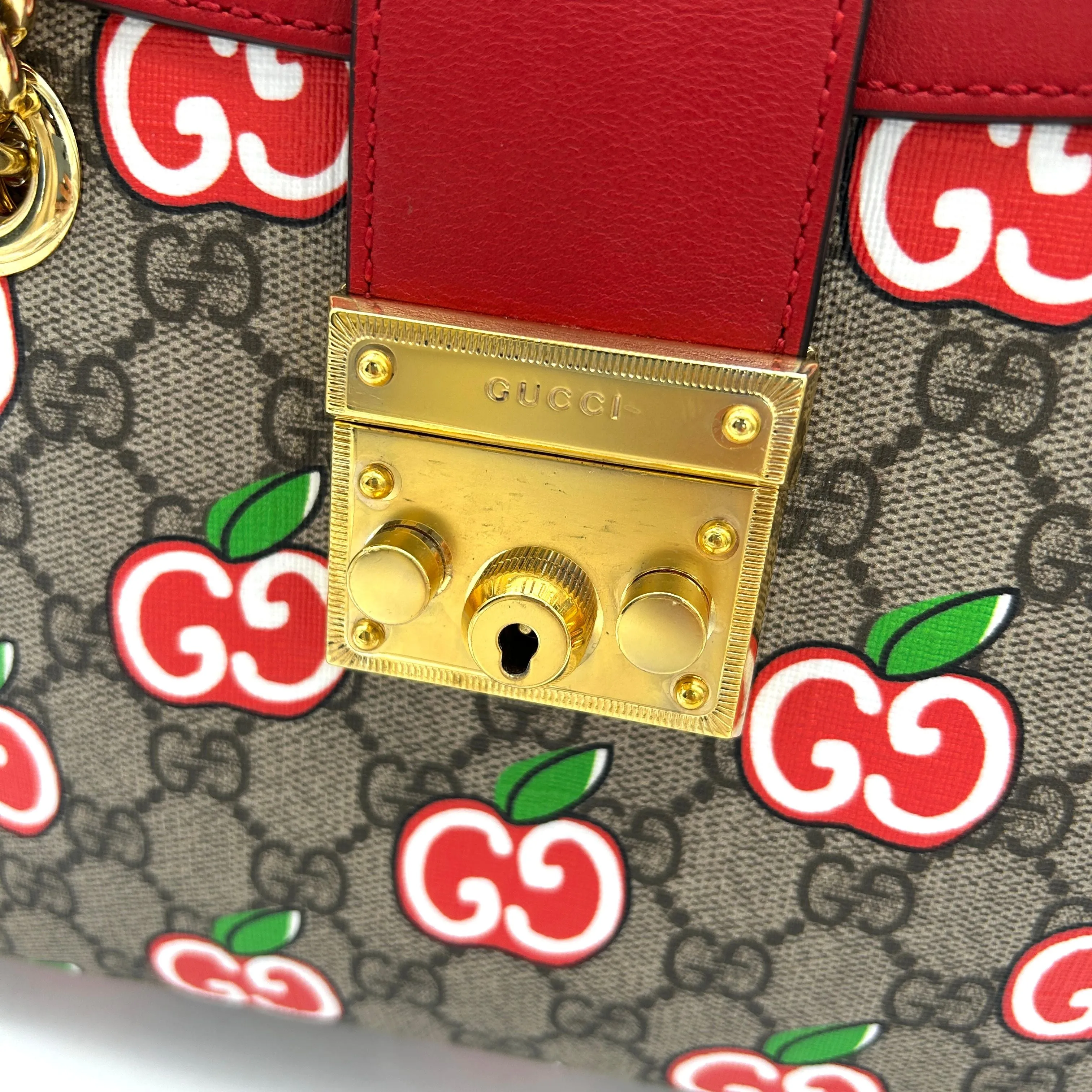 Gucci Gucci GG Supreme Apple Padlock Tote gu8880cc