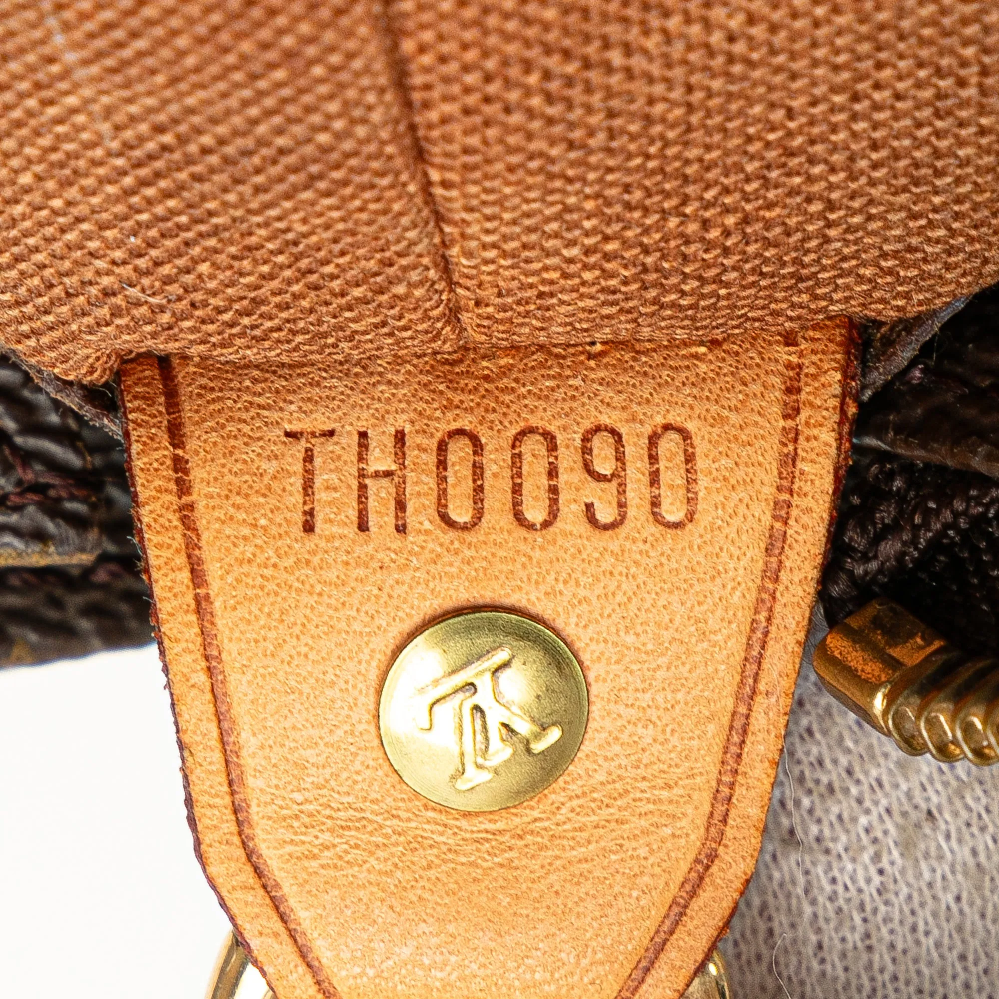 Louis Vuitton Cabas Mezzo Monogram TH0090