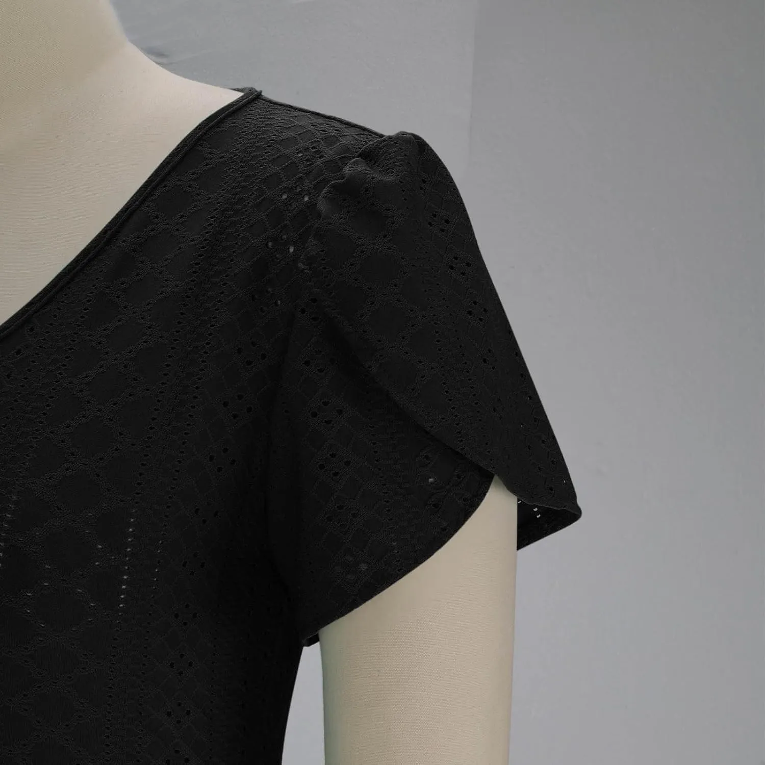 Maxi Dresses for Women 2025 Eyelet Casual Short Sleeve V-Neck Sundress Flowy Empire Waist Fashion Summer Dress