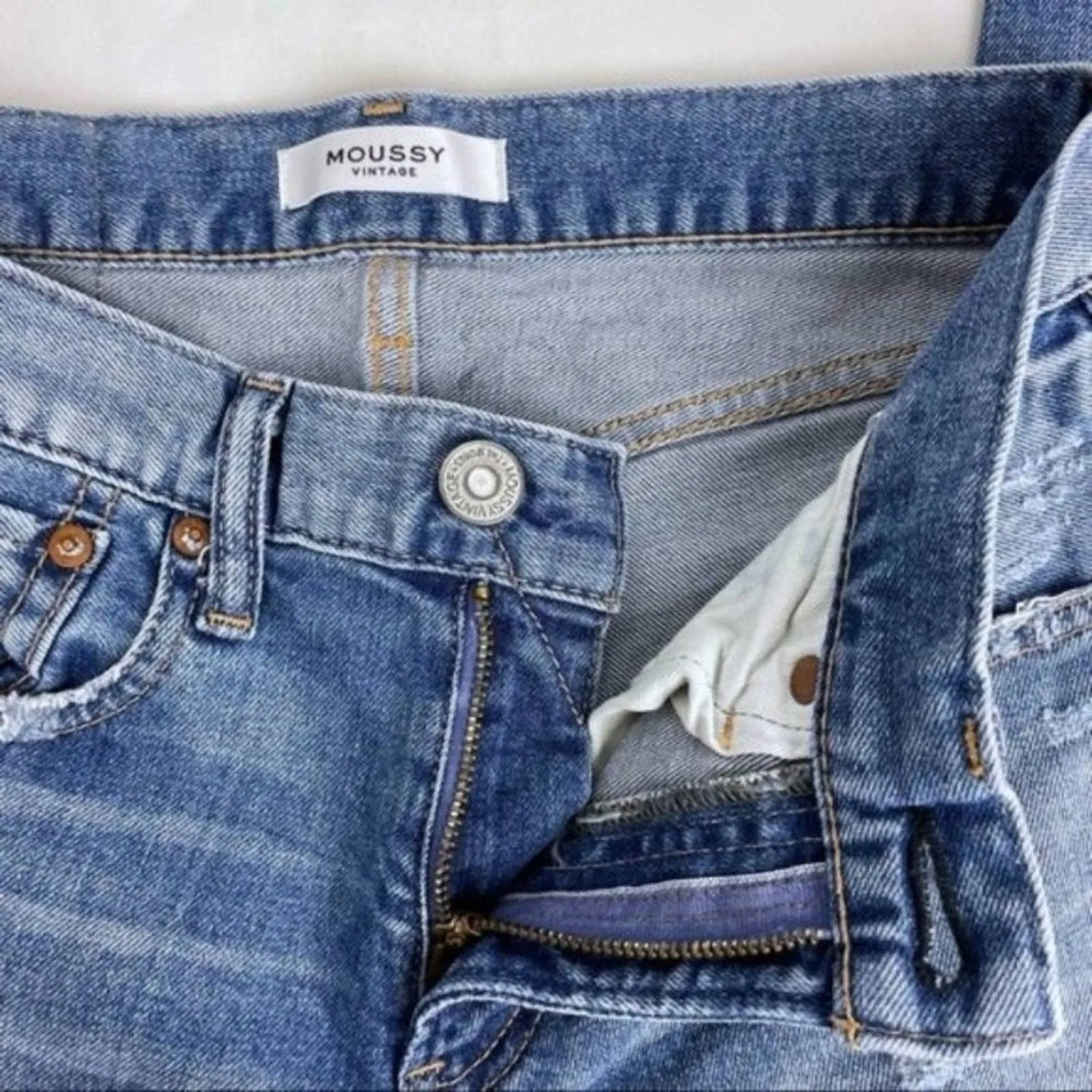 Moussy Vintage Tyrone Skinny Ankle Raw Hem Light Blue Jeans Mid-Rise Style 025ESC12-1110 Size 25