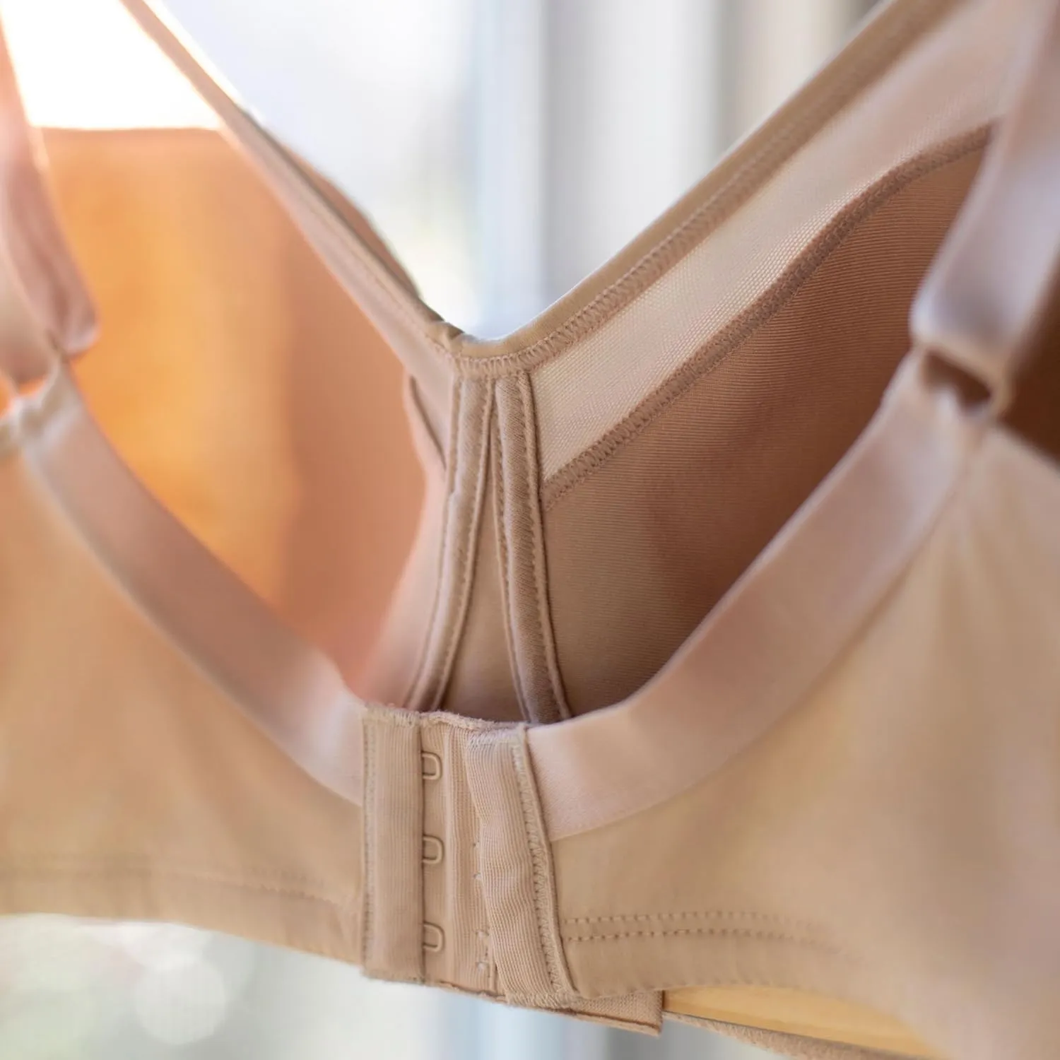 Playtex Women's Wireless Minimizer Bra, 18 Hour Plus-Size T-Shirt Bras Available, Smoothing, 4697