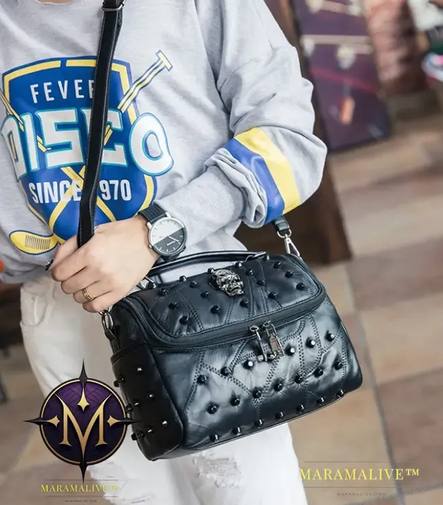 Studded hoe head portable small square bag casual slung shoulder bag