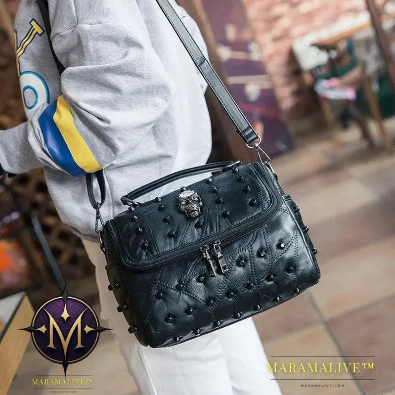 Studded hoe head portable small square bag casual slung shoulder bag