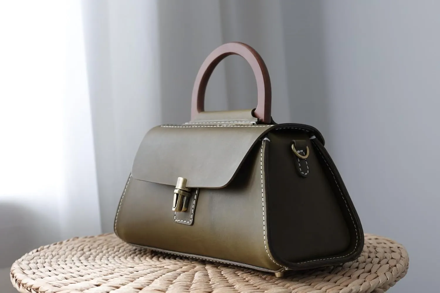 Vintage-Inspired Leather Bag with a Nostalgic Twist - Handcrafted Coal Oil Lamp Purse (olive)