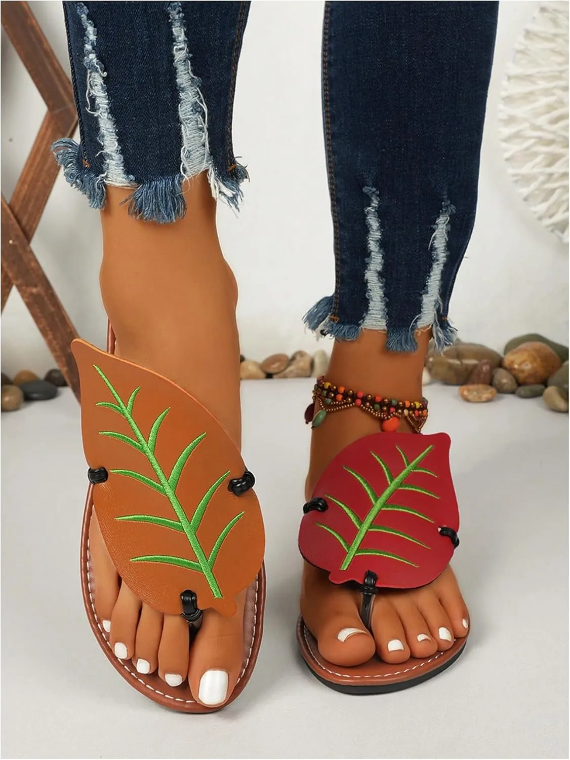 Women's Boho Leaf Appliques Thong Sandals Open Toe Outdoor Flip Flops Casual Slippers