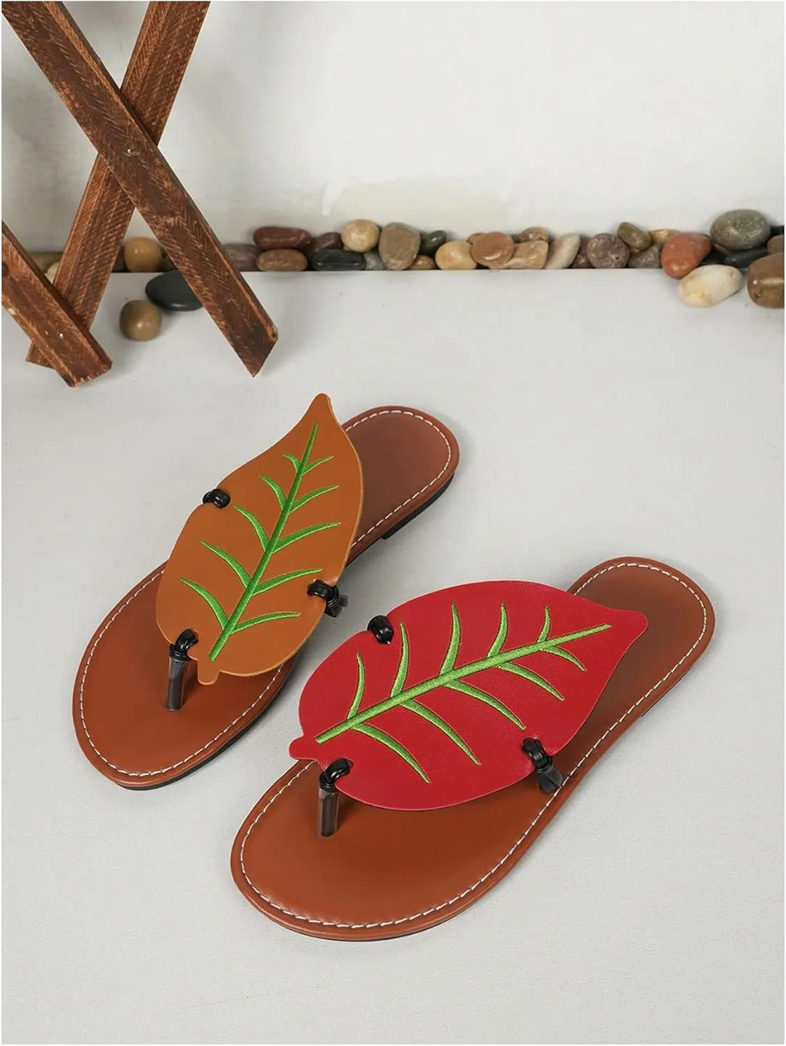 Women's Boho Leaf Appliques Thong Sandals Open Toe Outdoor Flip Flops Casual Slippers