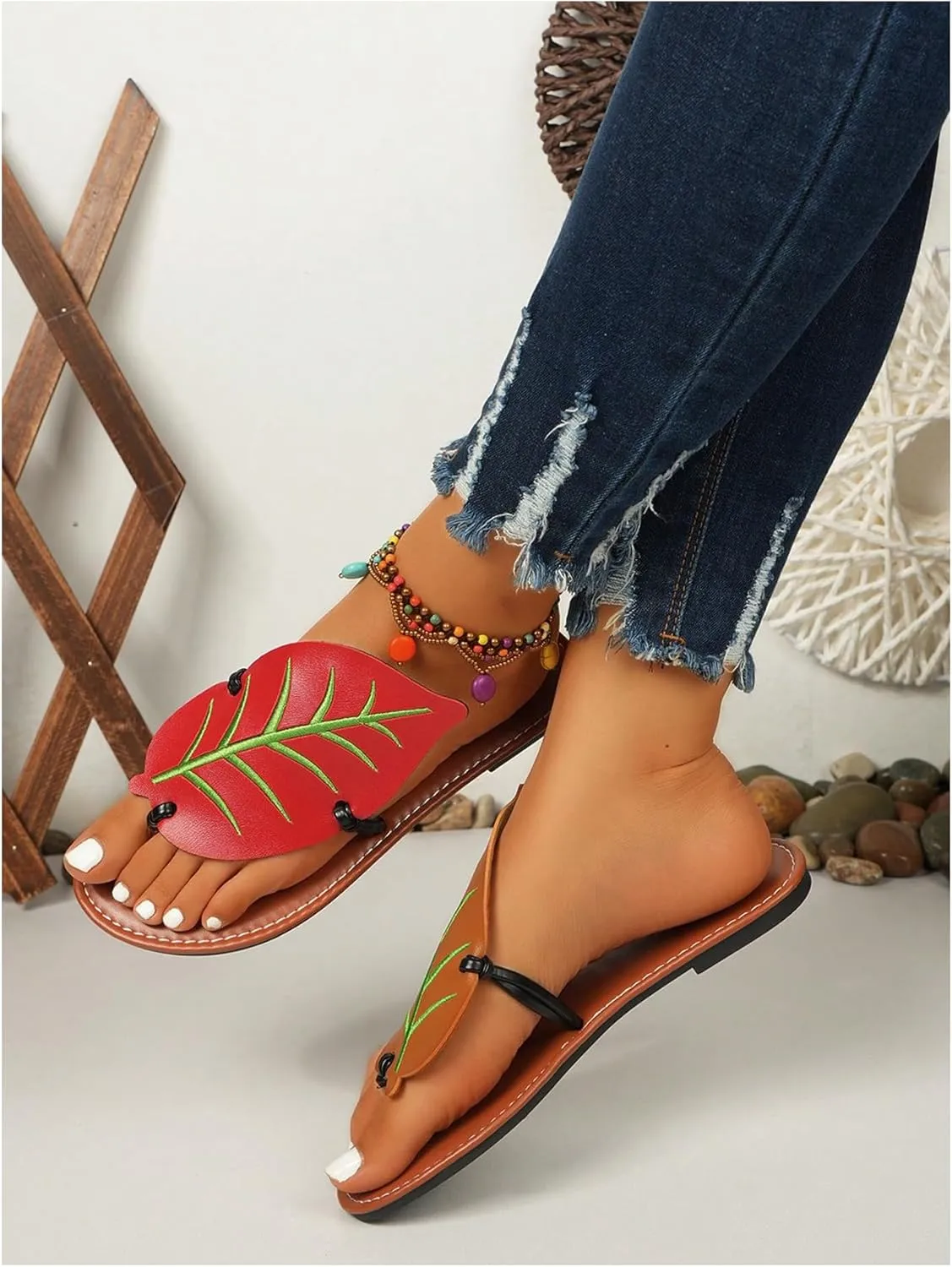 Women's Boho Leaf Appliques Thong Sandals Open Toe Outdoor Flip Flops Casual Slippers