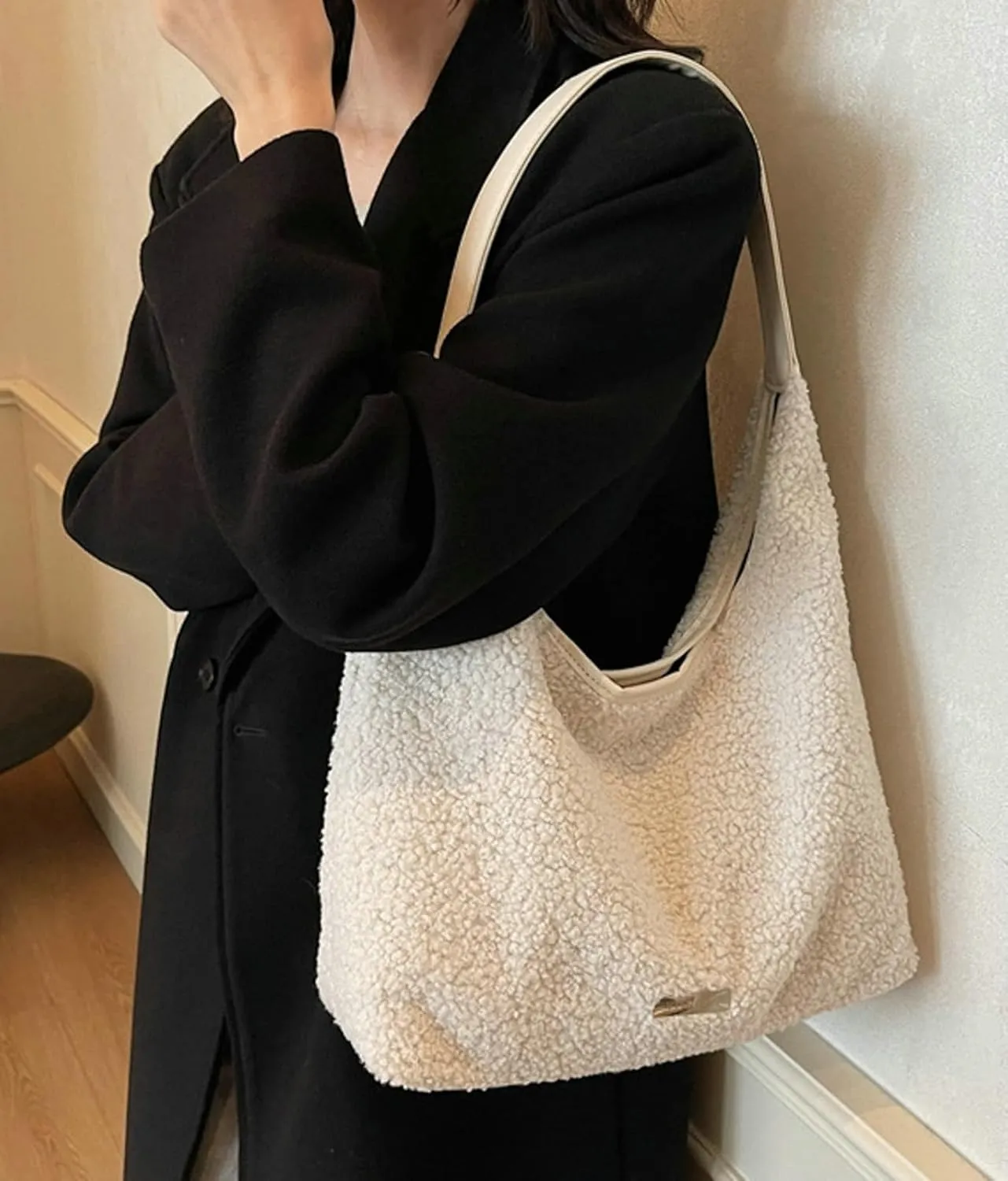 Womens Faux Lamb Wool Tote Bag 2024 Fall Winter Plush Fleece Shoulder Bag PU Leather Strap Stylish Commuter Bag